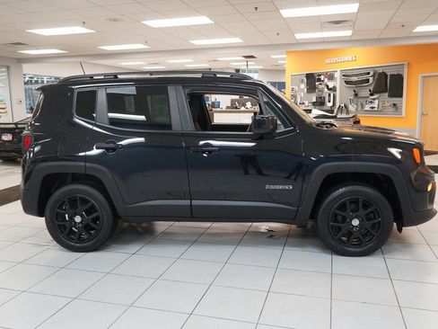 Used 2020 Jeep Renegade Latitude w/ Cold Weather Group image 11