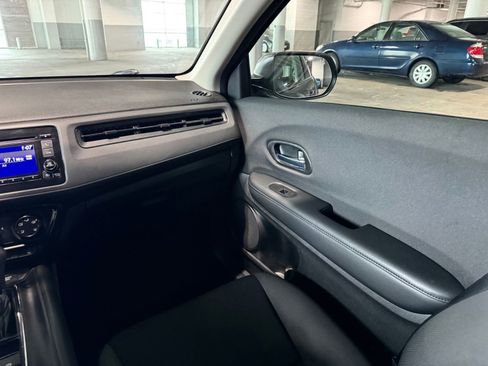 Used 2022 Honda HR-V LX image 32
