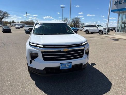 Used 2024 Chevrolet Traverse LT AWD/4WD image 3