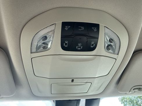 Used 2018 Chrysler Pacifica Touring-L Plus FWD image 27