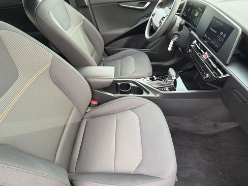 Used 2026 Kia Niro LX FWD image 27