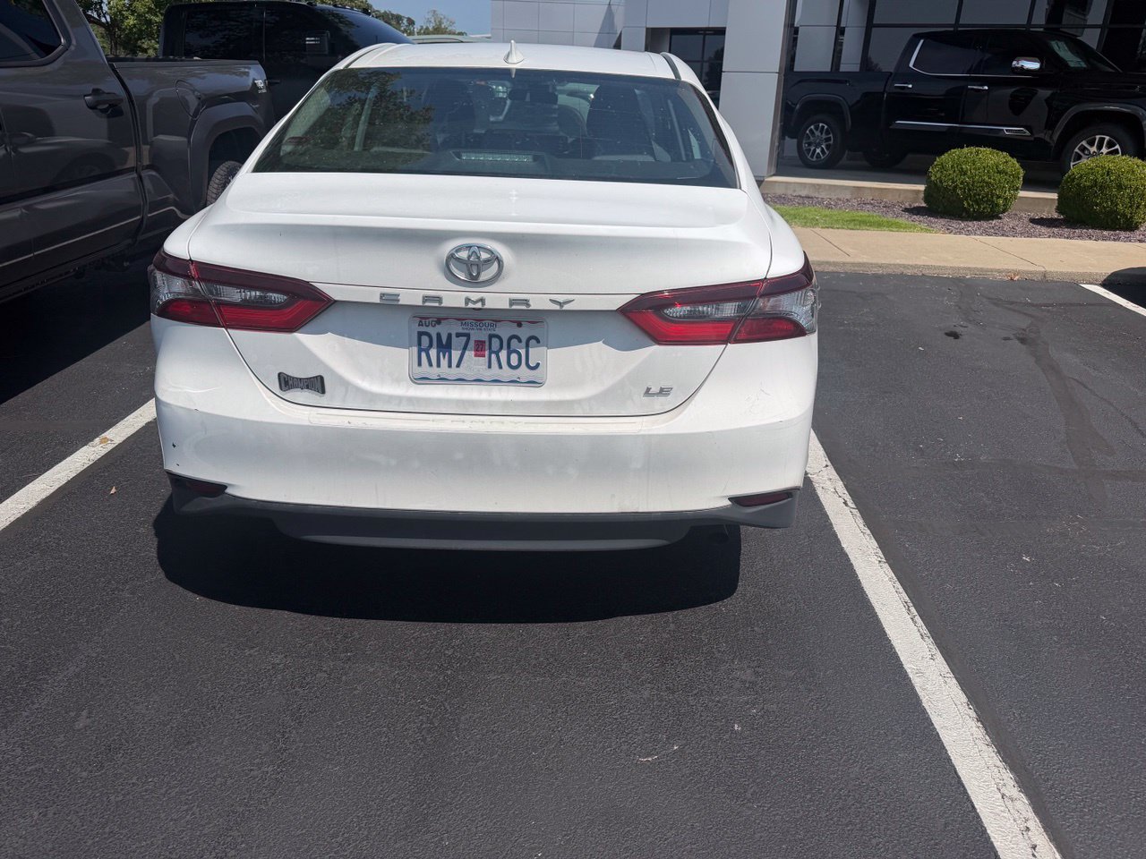 Used 2021 Toyota Camry LE FWD image 9