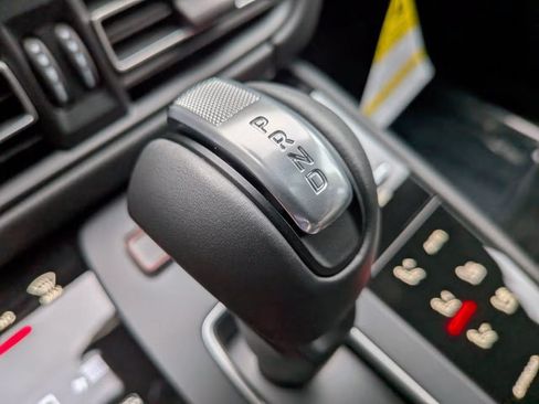 Certified 2026 Porsche Macan AWD/4WD image 22