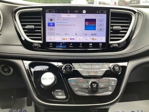 New 2027 Chrysler Pacifica Select AWD/4WD image 37