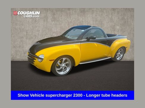 Used 2005 Chevrolet SSR w/ Preferred Equipment Group RWD image 1