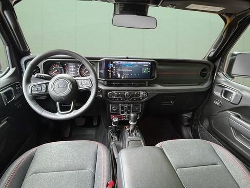 Certified 2025 Jeep Gladiator Rubicon w/ Convenience Group AWD/4WD image 20