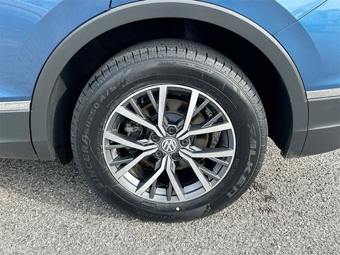 Used 2020 Volkswagen Tiguan SE image 24