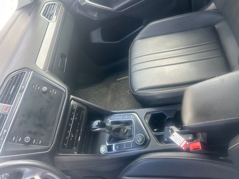 Used 2022 Volkswagen Tiguan SE AWD/4WD image 12