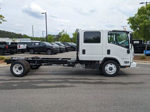 New 2025 Chevrolet Low Cab Forward image 5