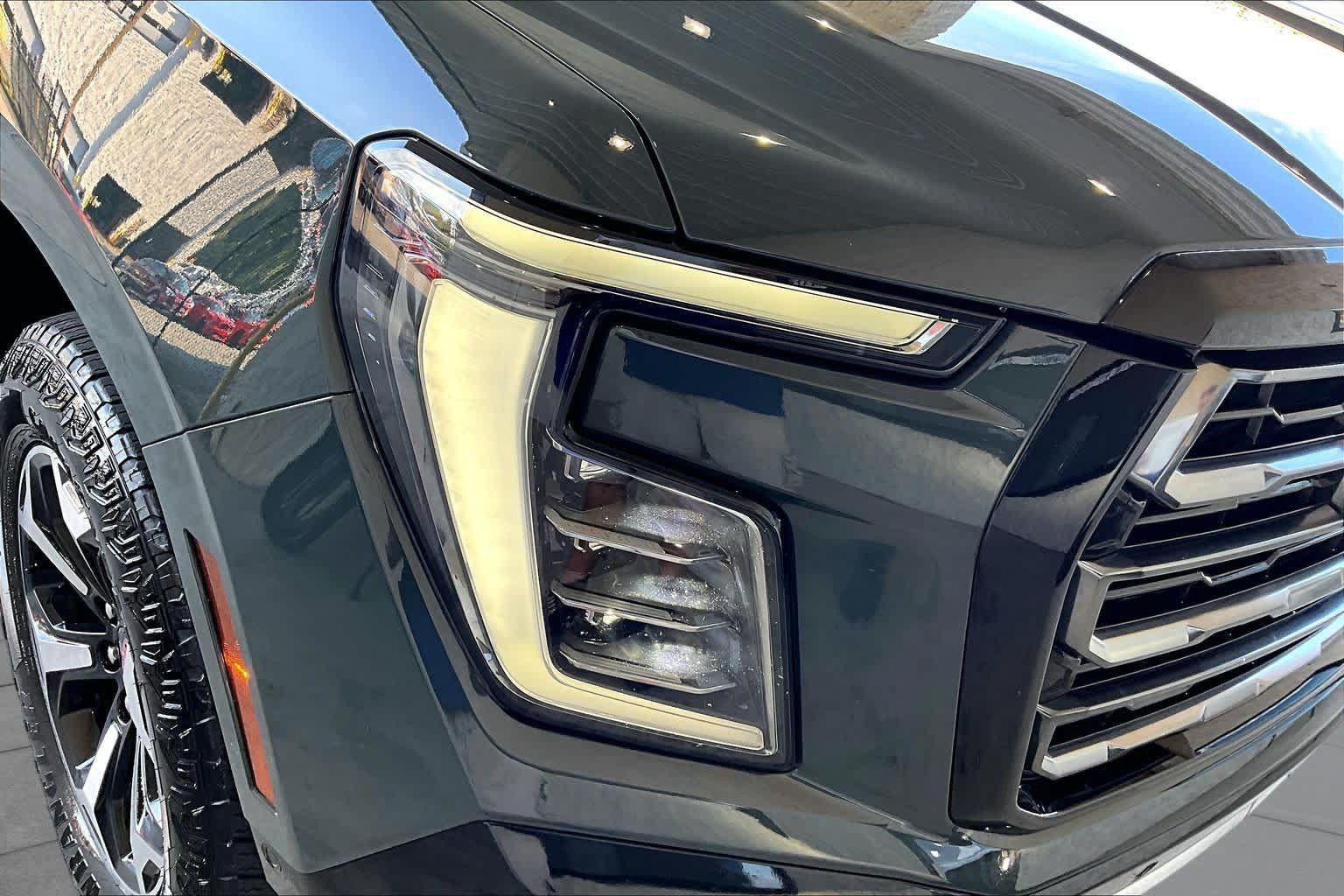 Used 2025 GMC Yukon XL AT4 w/ AT4 Premium Package AWD/4WD image 27