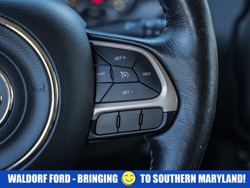 Used 2017 Jeep Renegade Latitude w/ Cold Weather Group image 29