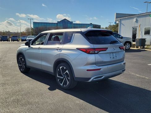 Used 2022 Mitsubishi Outlander SE image 6