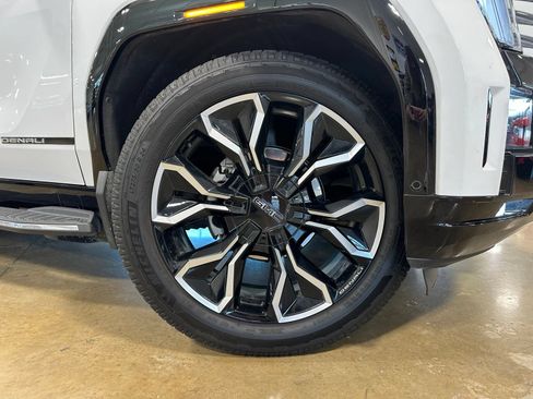Used 2025 GMC Sierra EV Denali AWD/4WD image 10