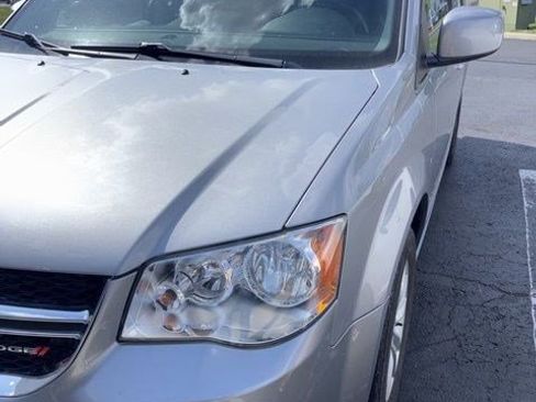 Used 2020 Dodge Grand Caravan SXT image 2