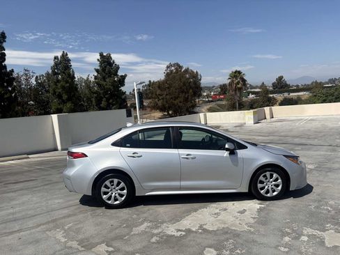 Used 2025 Toyota Corolla LE FWD image 30