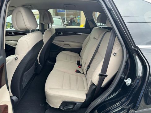 Used 2016 Kia Sorento LX w/ LX Convenience Package image 17