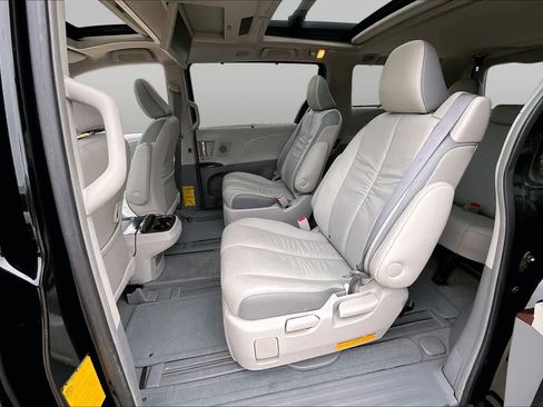 Used 2011 Toyota Sienna Limited w/ Premium Pkg AWD/4WD image 19