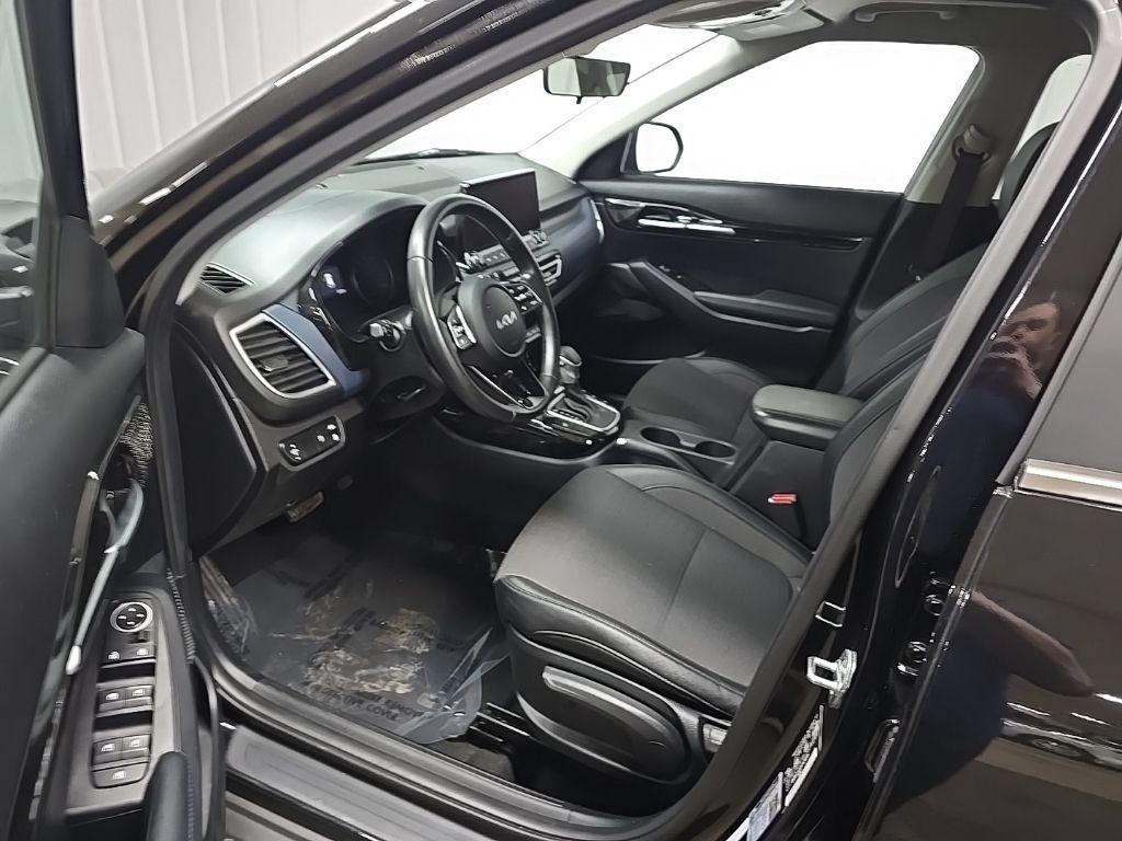 Used 2023 Kia Seltos S w/ Navigation Package AWD/4WD image 29
