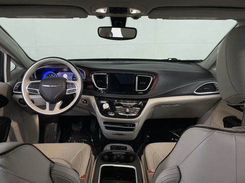 Used 2019 Chrysler Pacifica Limited FWD image 29
