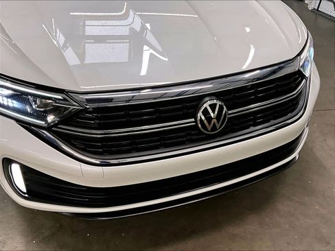 Used 2023 Volkswagen Jetta SEL image 32
