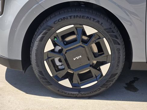 New 2026 Kia Carnival EX FWD image 9