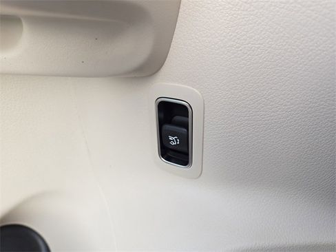 New 2026 Mercedes-Benz GLB 250 4MATIC image 24