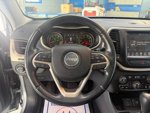 Used 2016 Jeep Cherokee Latitude FWD image 27