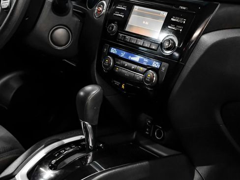 Used 2015 Nissan Rogue SV w/ SV Family Package FWD image 30