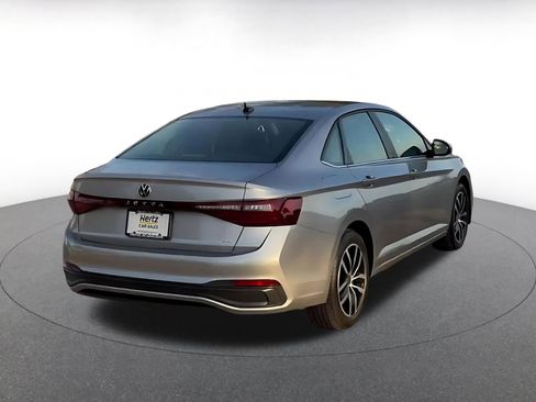 Used 2025 Volkswagen Jetta SE image 14