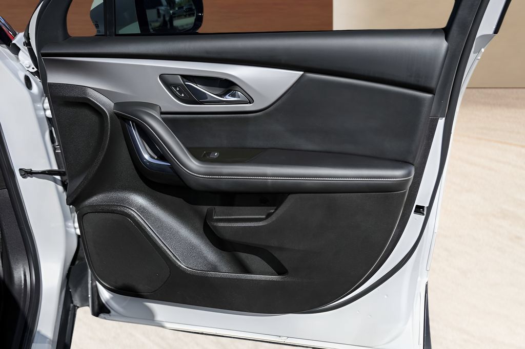 Used 2023 Chevrolet Blazer LT FWD image 27
