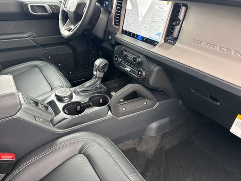 New 2025 Ford Bronco Outer Banks w/ Sasquatch Package image 17