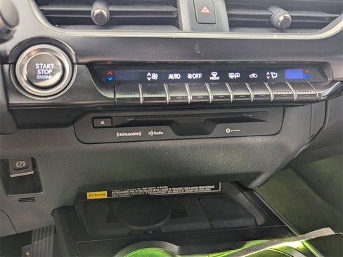 Used 2022 Lexus UX 200 image 20