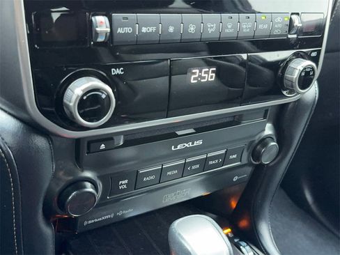 Used 2023 Lexus GX 460 Premium w/ Accessory Package image 28