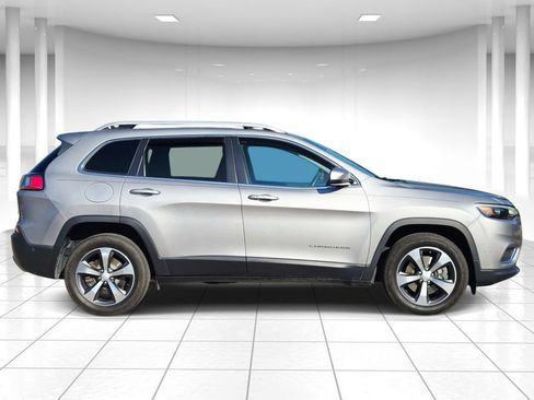 Used 2019 Jeep Cherokee Limited w/ Luxury Group AWD/4WD image 2