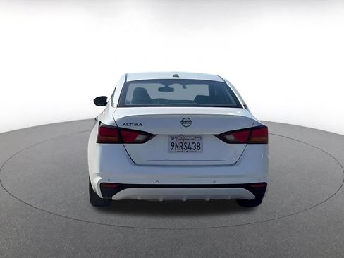 Used 2025 Nissan Altima 2.5 SV FWD image 12