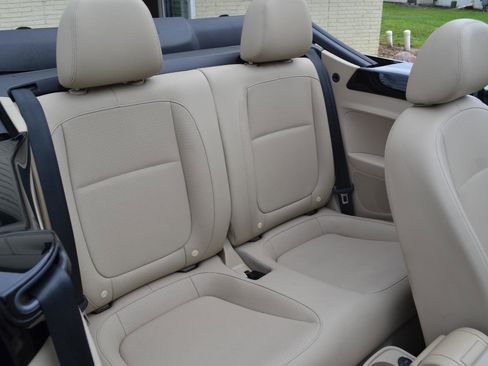Used 2015 Volkswagen Beetle 1.8T FWD image 32