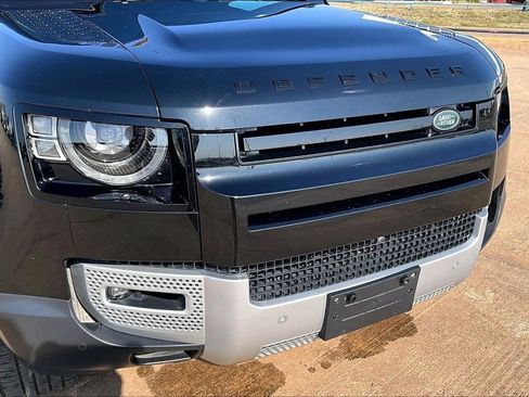 Used 2025 Land Rover Defender 110 S image 29