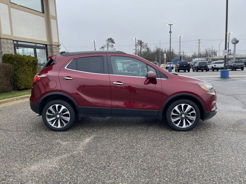 Used 2021 Buick Encore Preferred AWD/4WD image 2