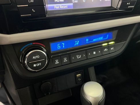 Used 2016 Toyota Corolla LE image 23