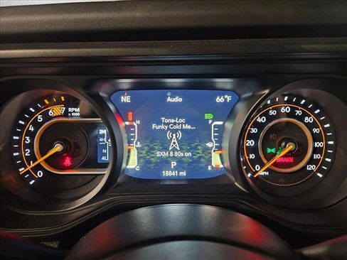 Used 2025 Jeep Wrangler Unlimited Rubicon AWD/4WD image 10