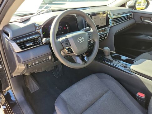 Used 2025 Toyota Camry LE image 16