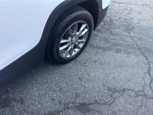 Used 2022 GMC Terrain SLT w/ Tech Package FWD image 40