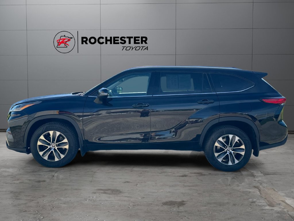 Certified 2021 Toyota Highlander XLE AWD/4WD image 2