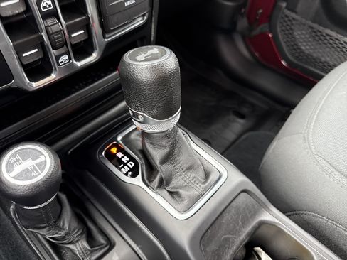 Used 2022 Jeep Wrangler Unlimited Sport AWD/4WD image 19