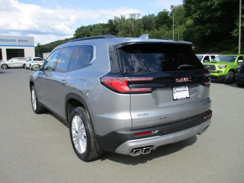 Used 2025 GMC Acadia Elevation w/ Elevation Premium Package AWD/4WD image 7