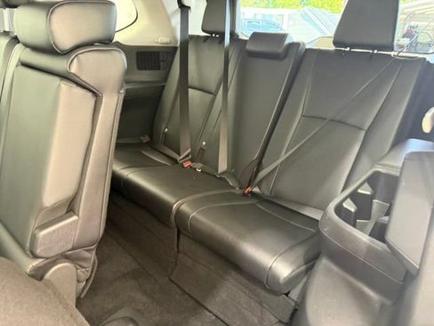 Used 2025 Toyota Grand Highlander AWD image 19