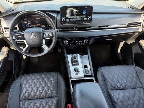 Used 2023 Mitsubishi Outlander 4WD Plug-In Hybrid image 15