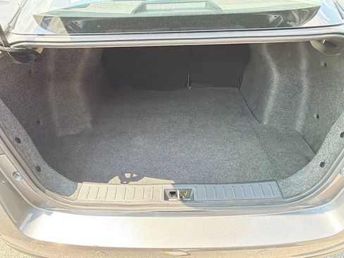 Used 2020 Nissan Versa S FWD image 27