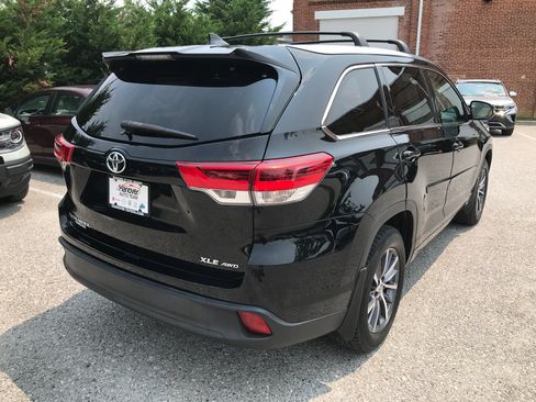 Used 2017 Toyota Highlander XLE AWD/4WD image 8