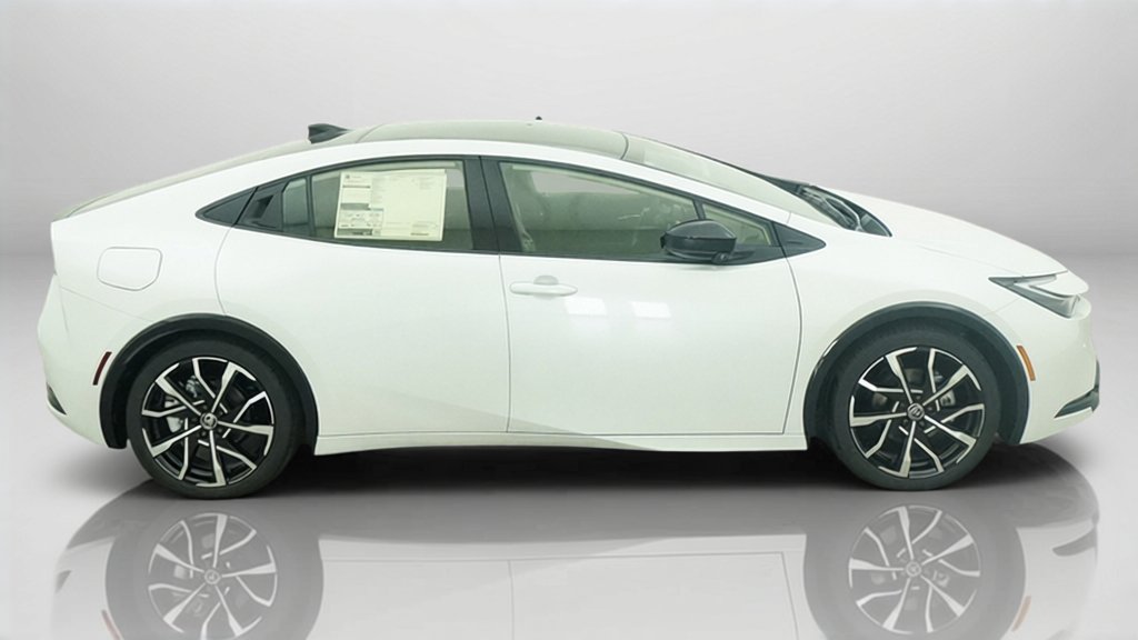 New 2026 Toyota Prius Plug-In Hybrid FWD image 33